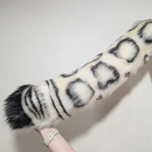 Snow leopard tail